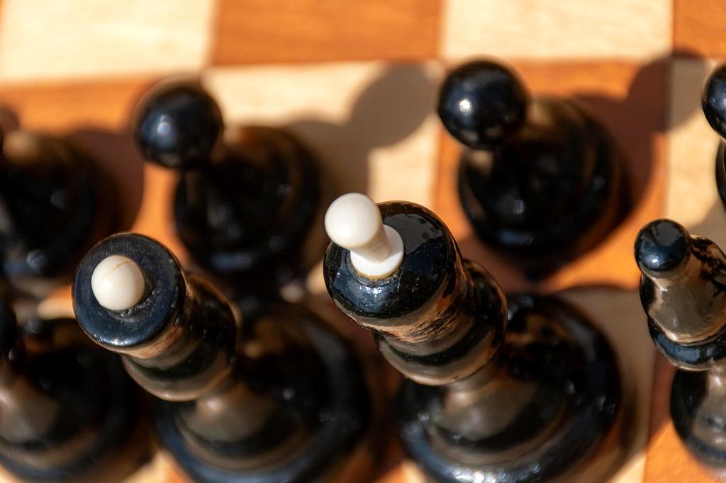 Scène d'un tournoi e-sport avec public enthousiaste